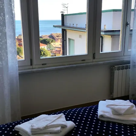 Stunning Seaview Apartment *